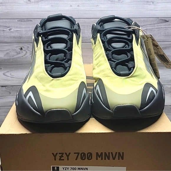 Yeezy Other - YZY 700 MNVN